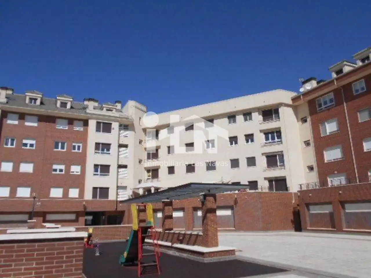 Vista exterior de Pis en venda en Ávila amb Calefacció, Traster i Piscina comunitària