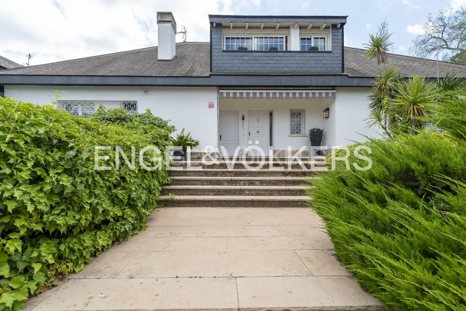 Vista exterior de Casa o chalet en venta en Sant Cugat del Vallès con Aire acondicionado, Calefacción y Jardín privado