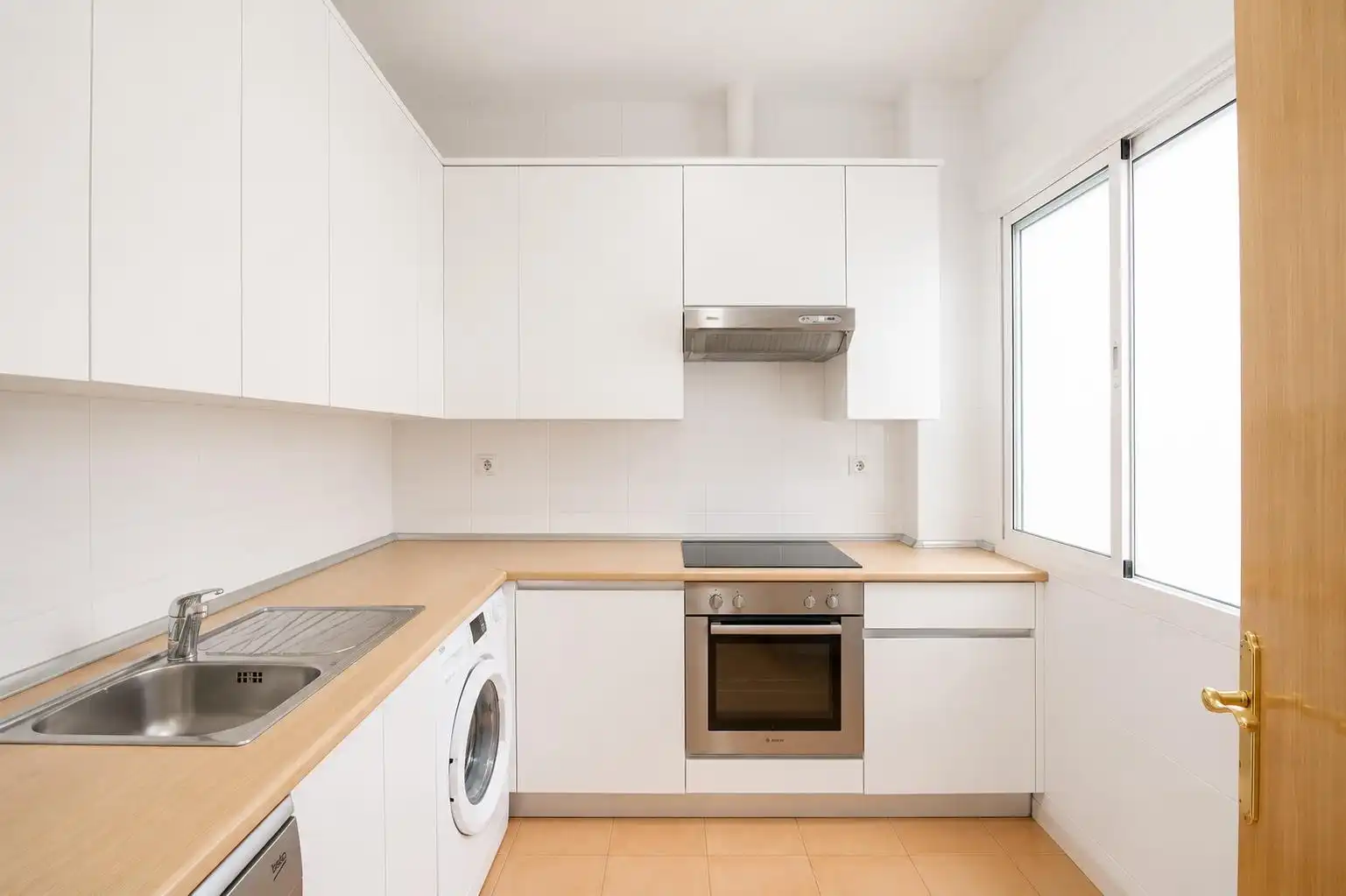 Kitchen of Flat for rent in Madrid  with Air Conditioner, Heating and Parquet flooring