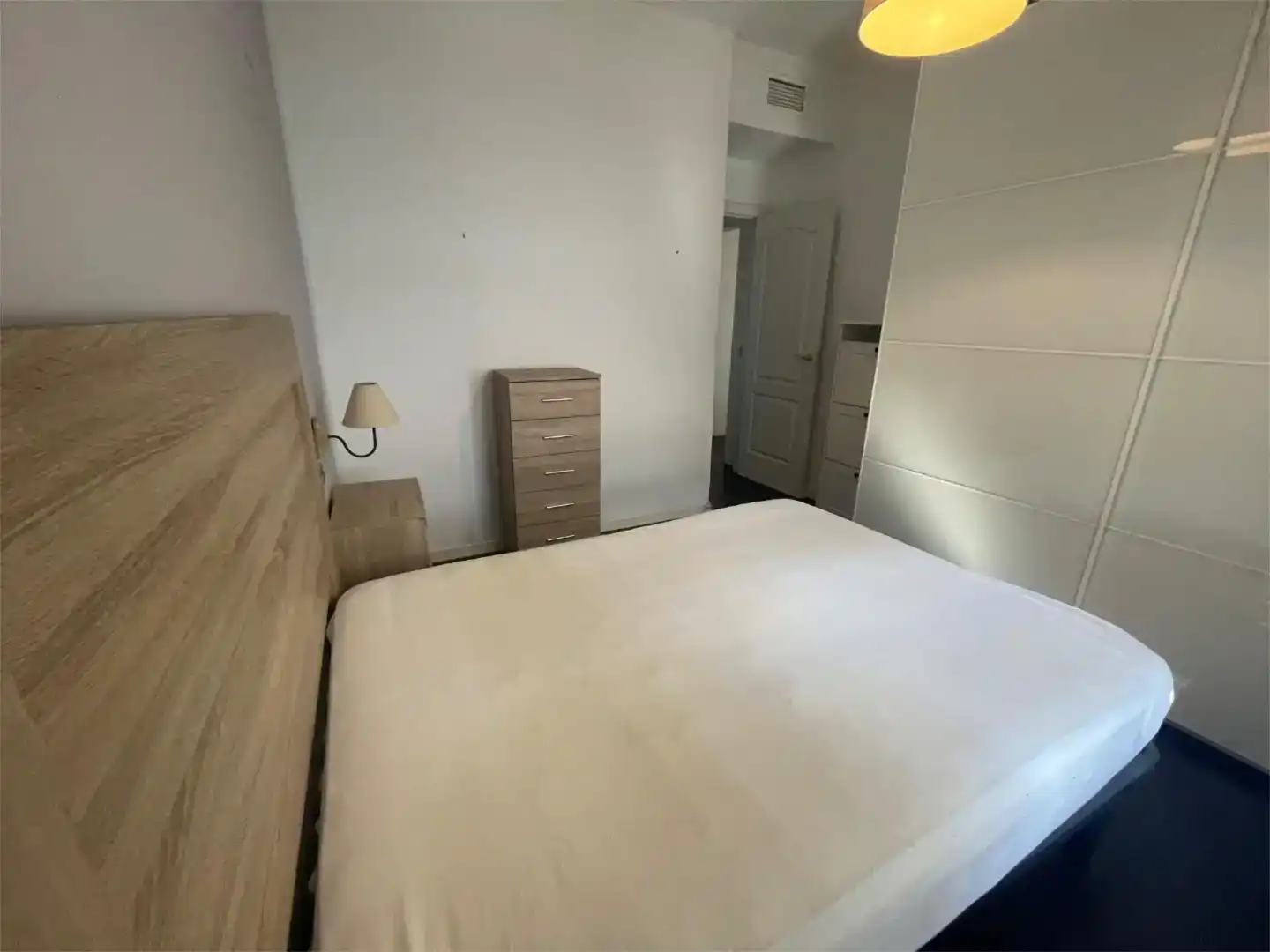Bedroom of Flat for rent in Córdoba  with Air Conditioner, Private garden and Parquet flooring