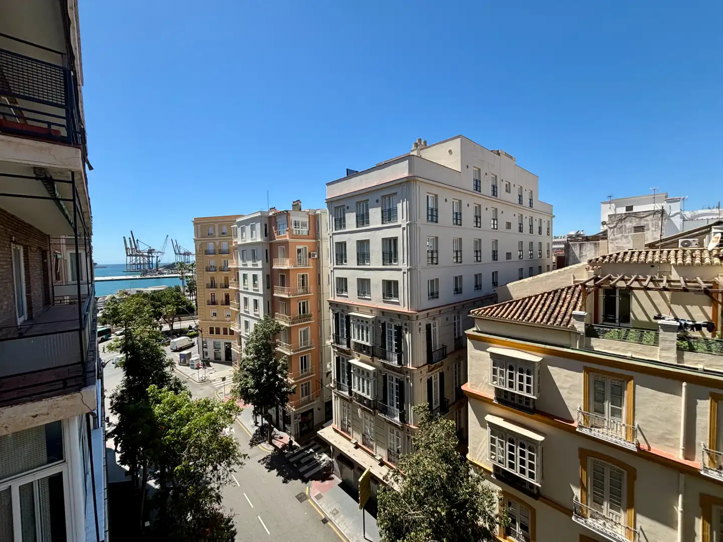 Vista exterior de Piso en venta en Málaga con Terraza y Balcón