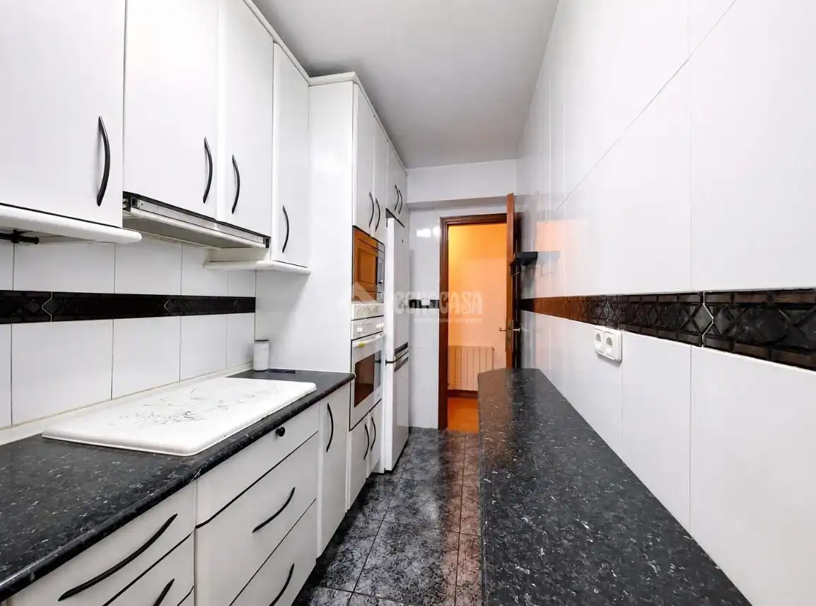 Cuina de Pis en venda en Madrid amb Calefacció, Terrassa i Balcó