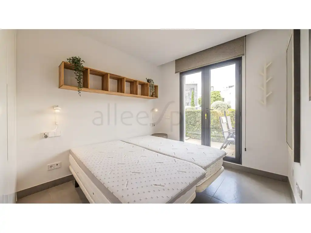 Dormitori de Apartament en venda en Fuengirola amb Jardí privat, Moblat i Piscina comunitària