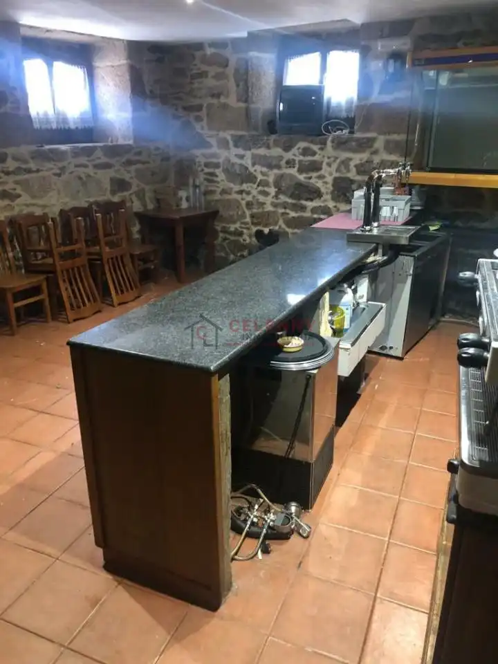 Cuina de Local en venda en A Pobra de Trives  amb Aire condicionat i Moblat