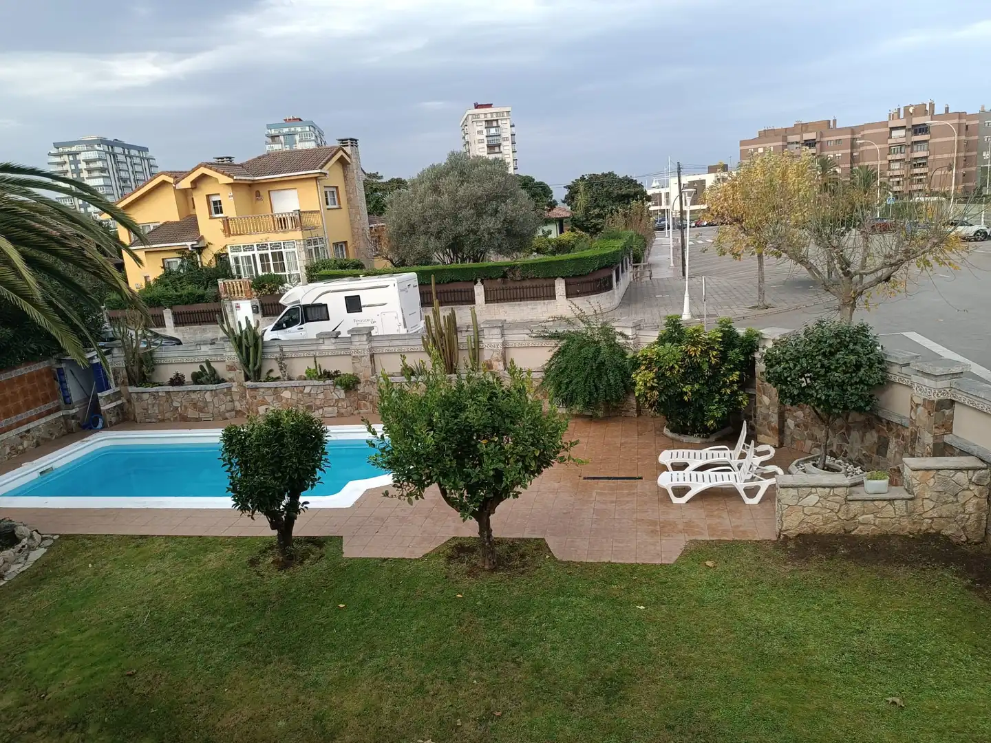 Piscina de Casa o chalet en venta en Castrillón con Calefacción, Jardín privado y Parquet