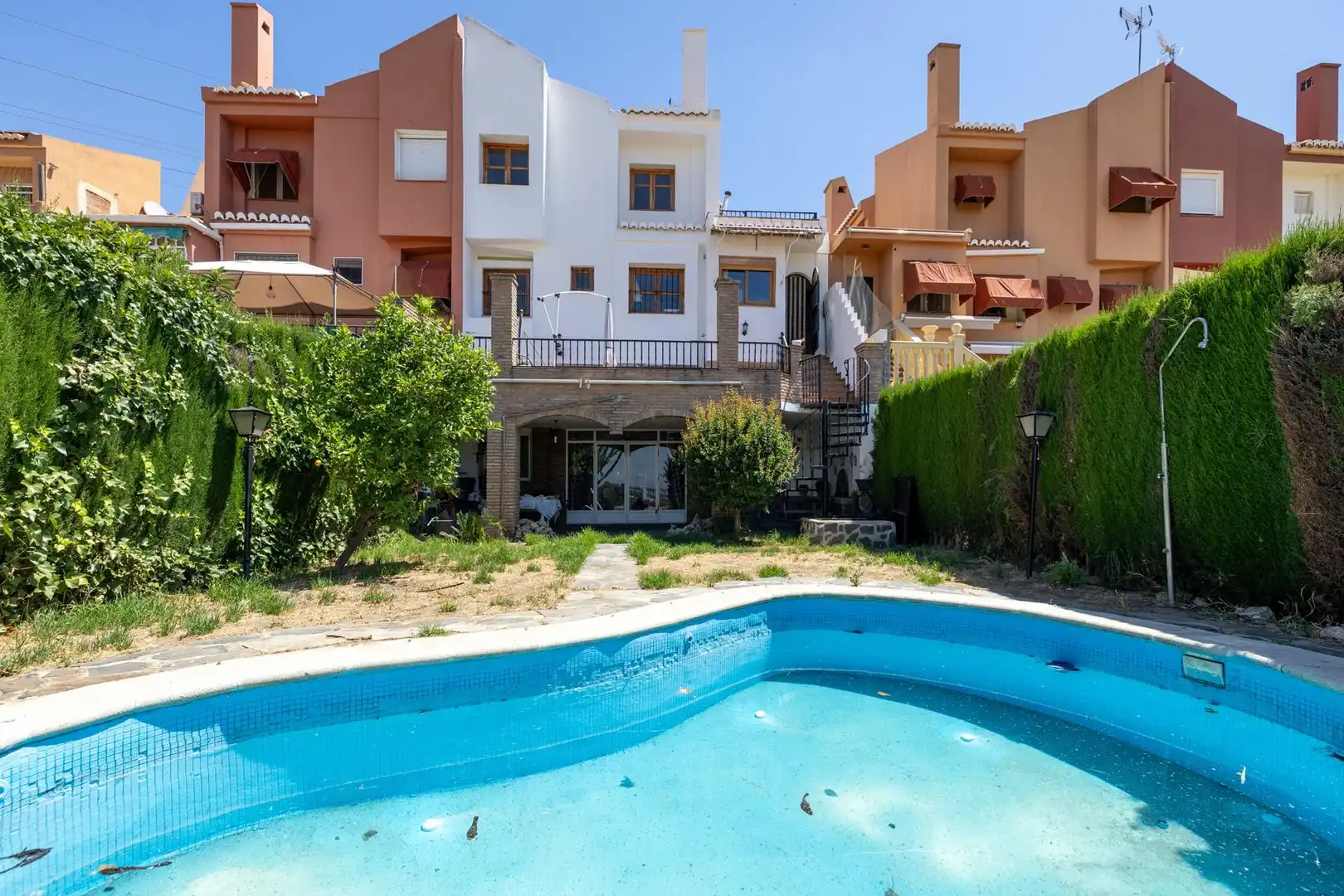 Piscina de Casa adosada en venta en Granada con Calefacción, Jardín privado y Terraza
