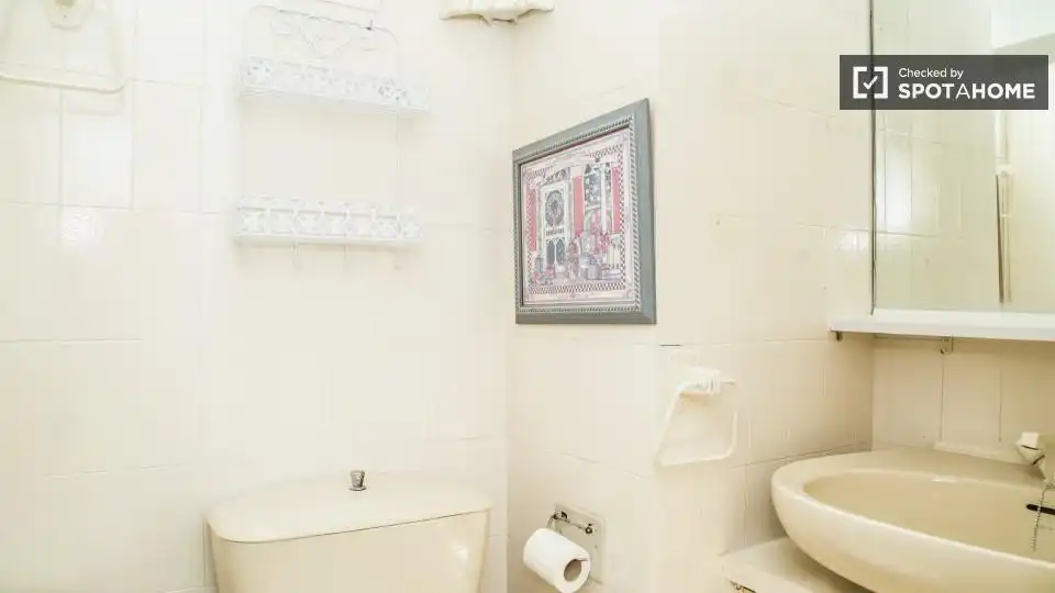 Room in Sant Gervasi- Galvany