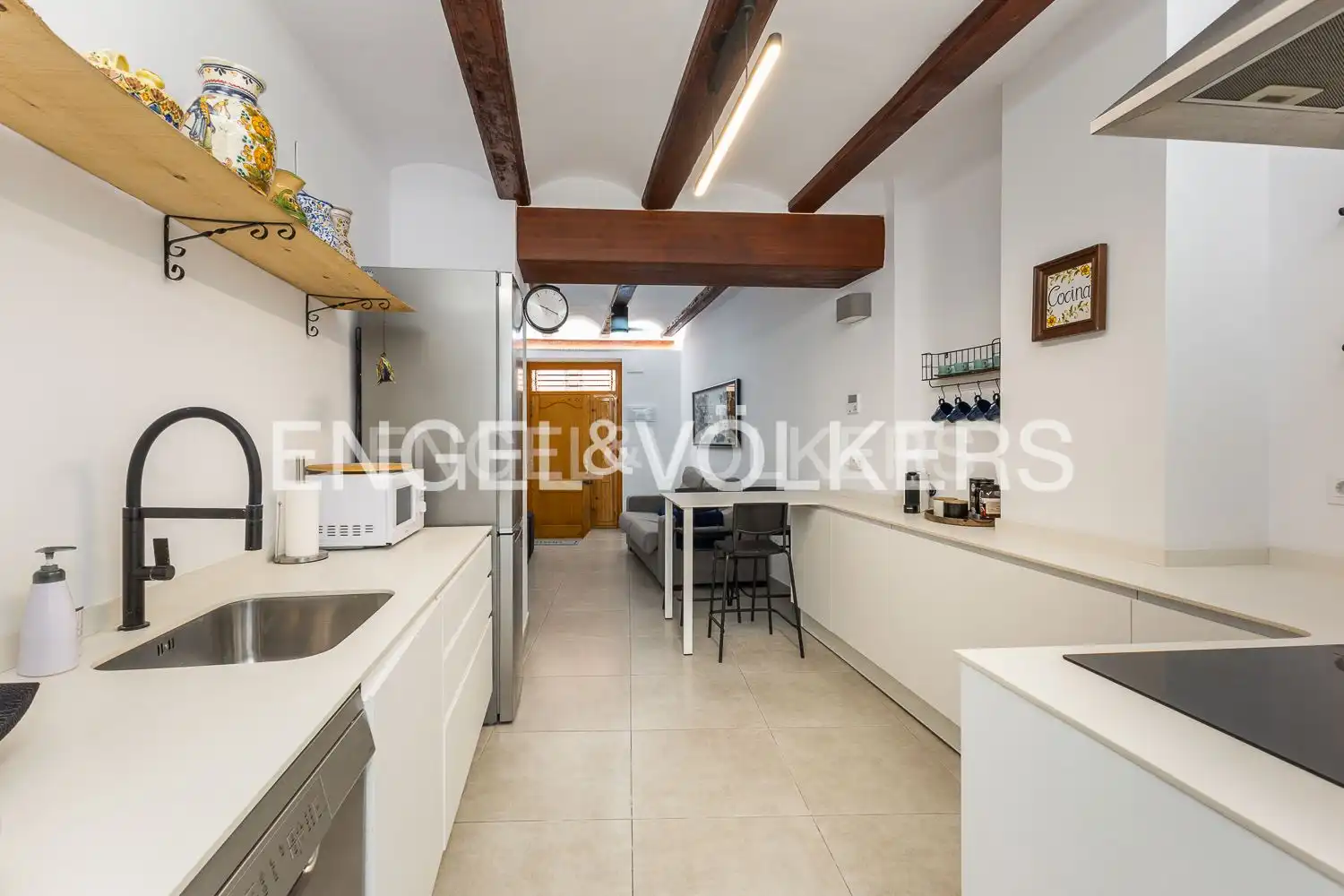 Cuina de Apartament de lloguer en Valencia amb Aire condicionat, Calefacció i Moblat