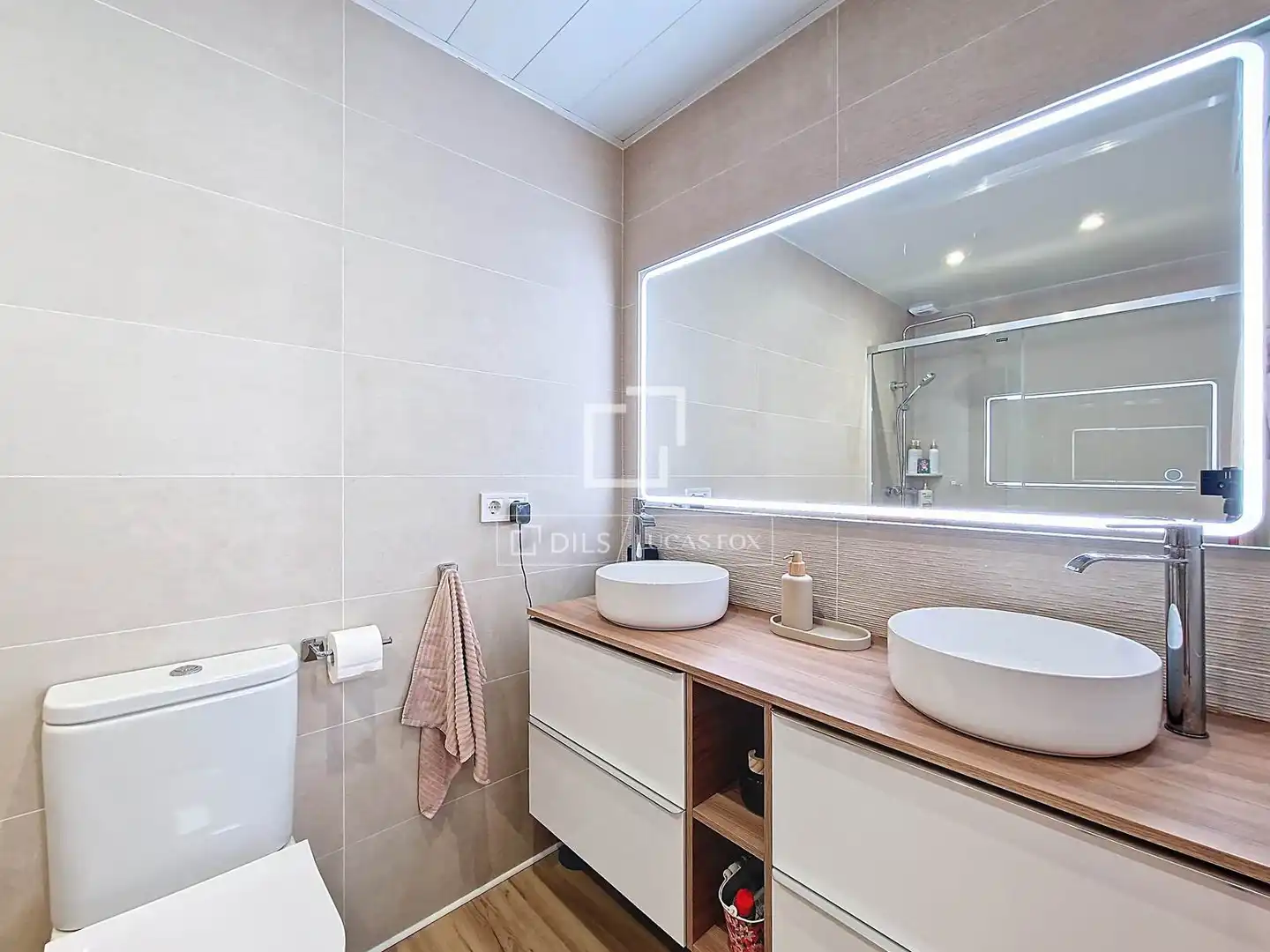 Badezimmer von Haus oder Chalet zum Verkauf in Vilanova i la Geltrú mit Klimaanlage, Heizung und Parkett