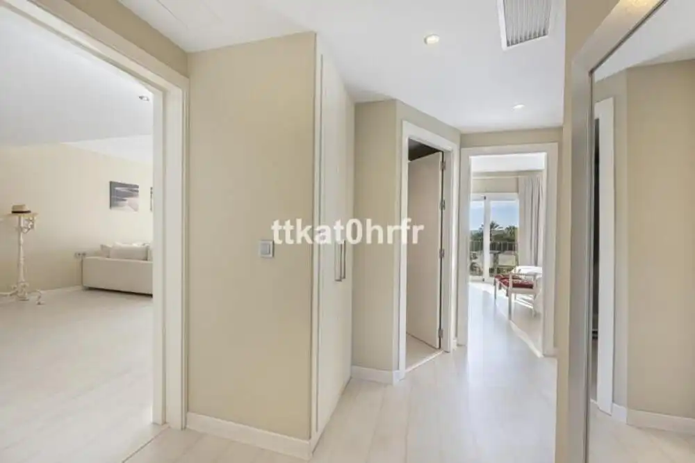 Dormitori de Apartament de lloguer en Marbella amb Aire condicionat, Terrassa i Moblat