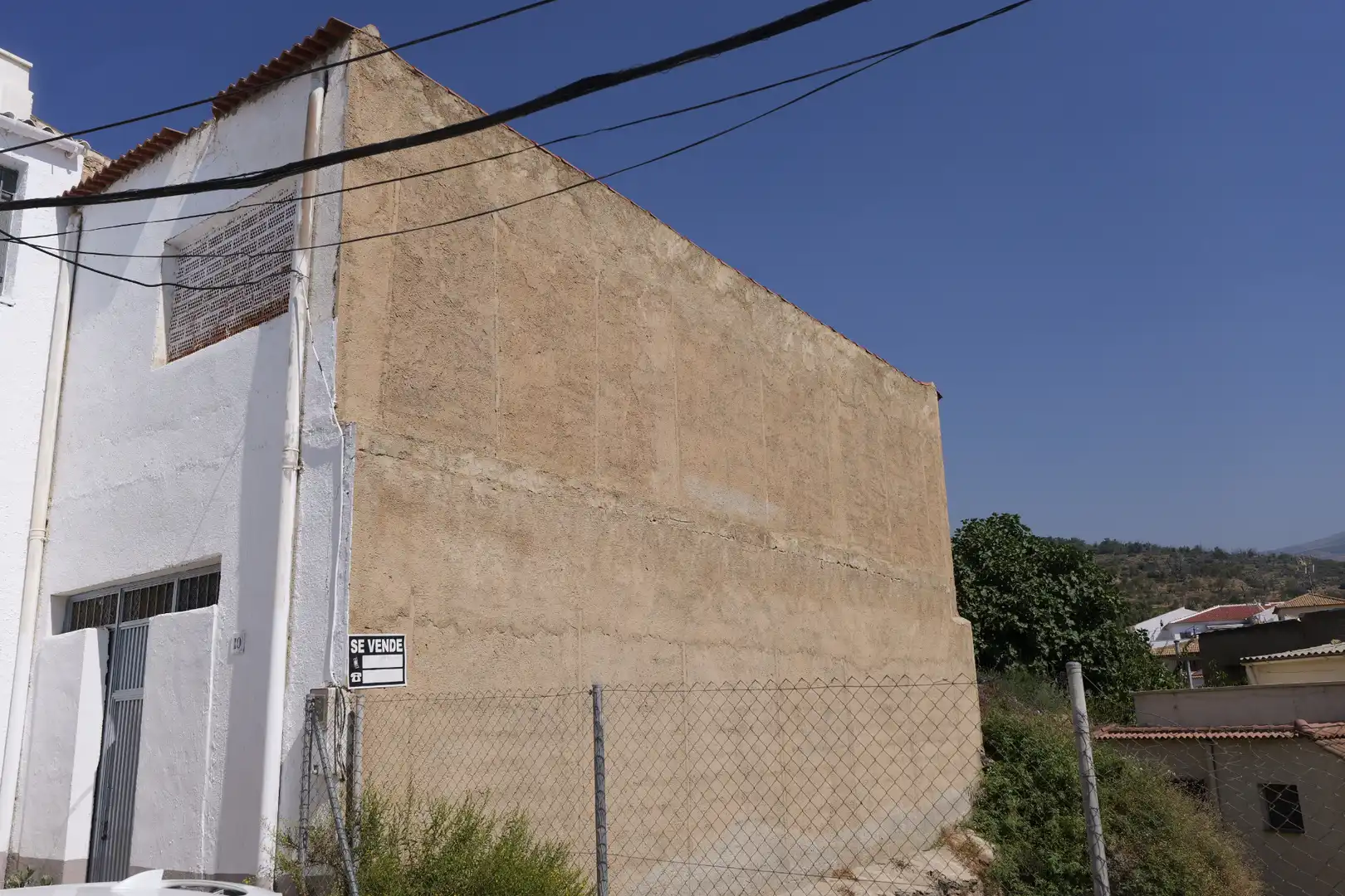 Vista exterior de Casa adosada en venda en Paterna del Río amb Jardí privat