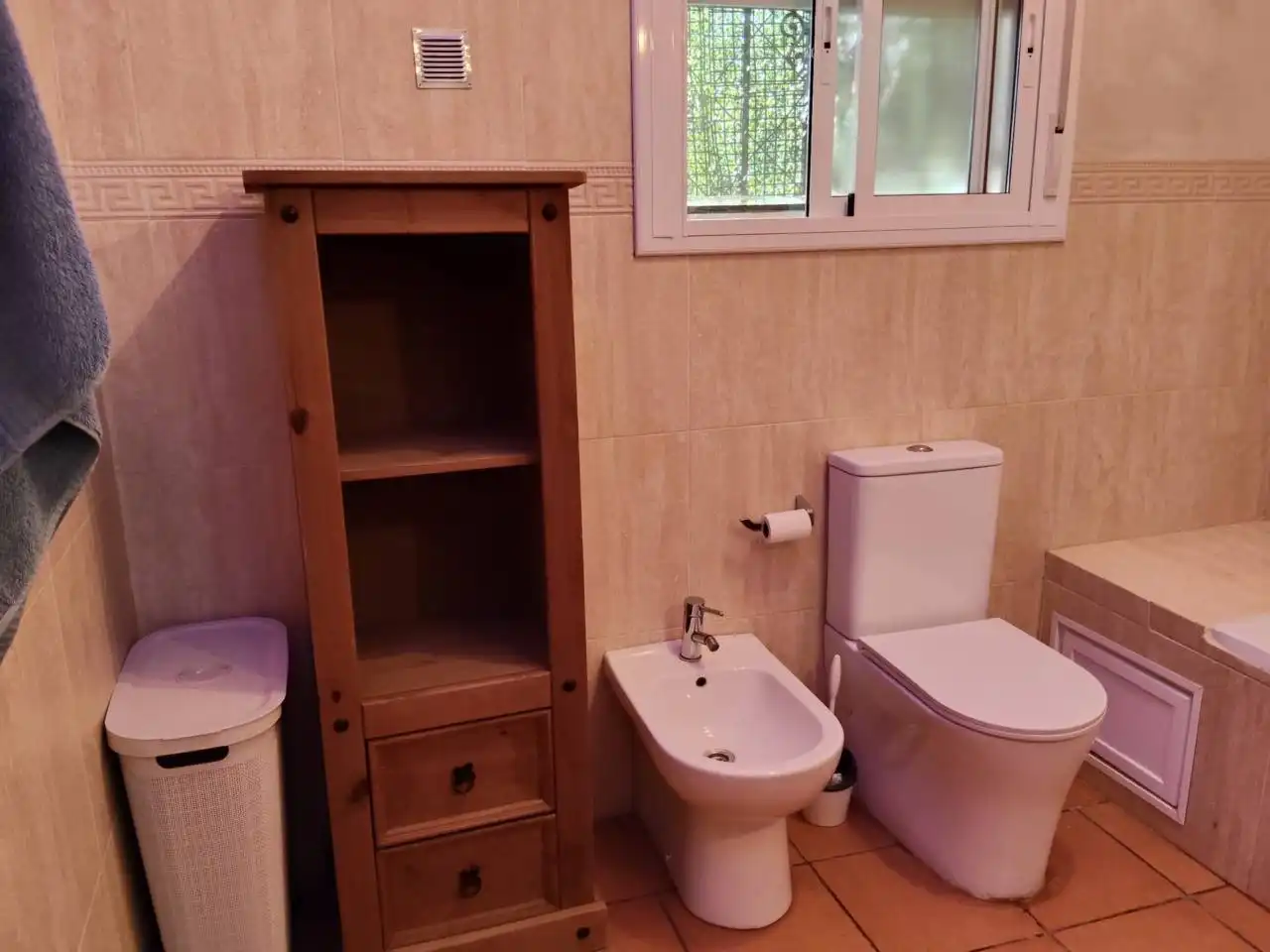 Baño de Casa o chalet de alquiler en Carmona con Aire acondicionado, Calefacción y Jardín privado