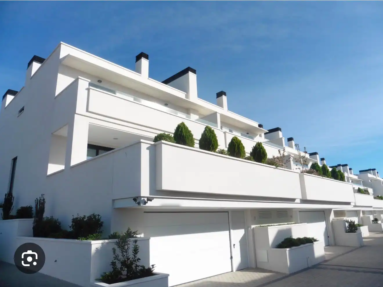 Vista exterior de Casa adosada en venda en Boadilla del Monte amb Calefacció, Jardí privat i Terrassa