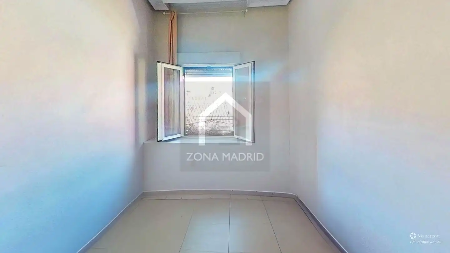 Habitación de Piso en venta en Madrid con Calefacción