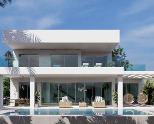 Vista exterior de Casa o xalet en venda en Marbella amb Aire condicionat, Jardí privat i Terrassa