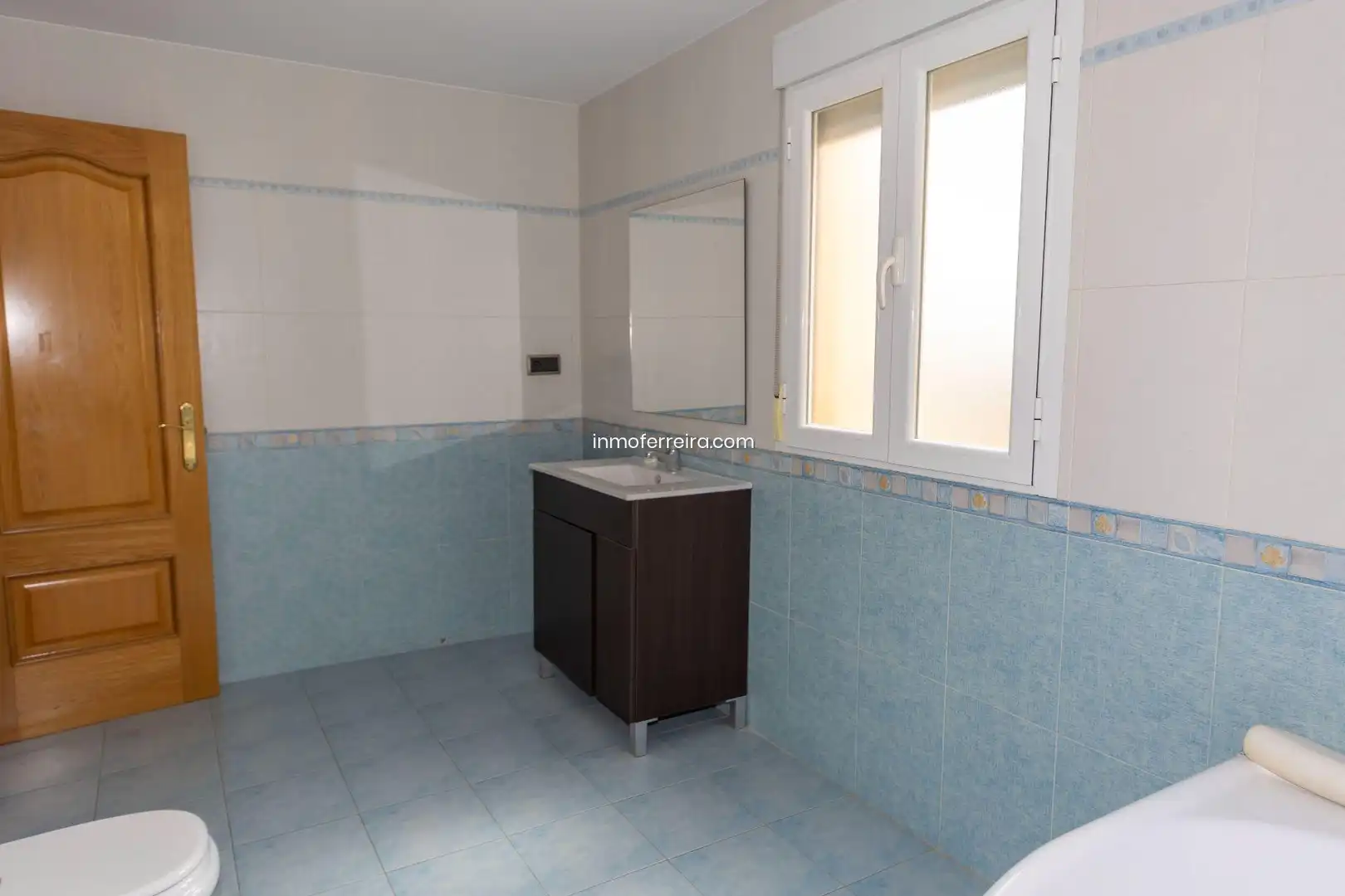 Bathroom of Houses for sale in Darro  with Storage room