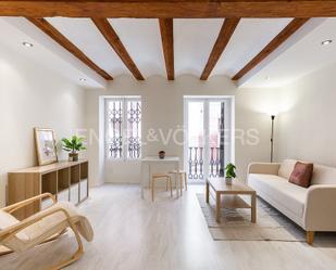 Sala d'estar de Apartament de lloguer en  Valencia Capital amb Aire condicionat, Moblat i Balcó