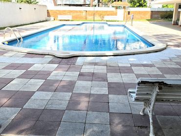 Apartament amb piscina en venda a La Pineda