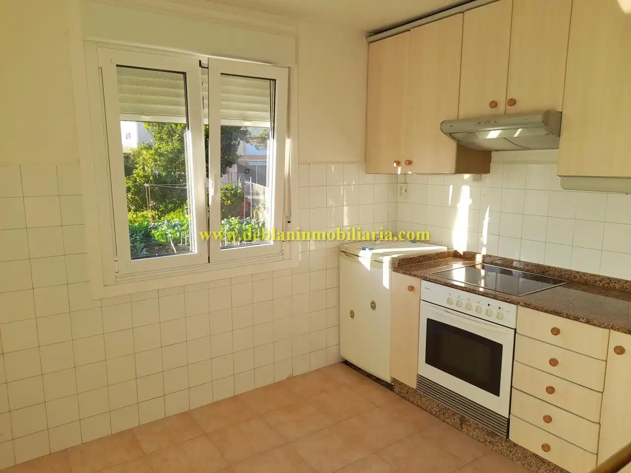 Küche von Haus oder Chalet zum Verkauf in Tui mit Heizung, Privatgarten und Terrasse