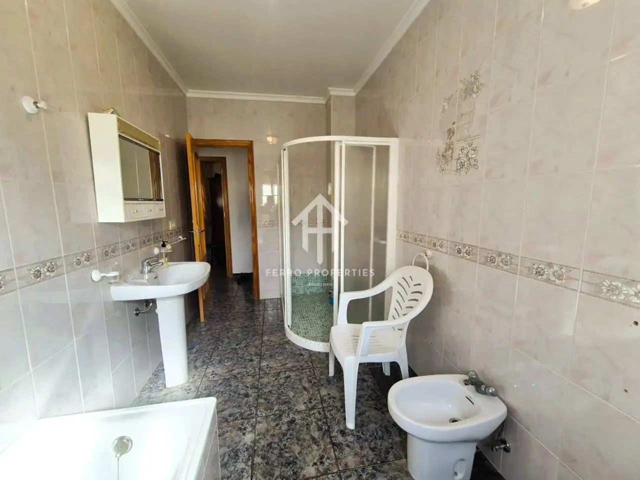 Bathroom of Houses for sale in Iznájar  with Private garden, Terrace and Furnished