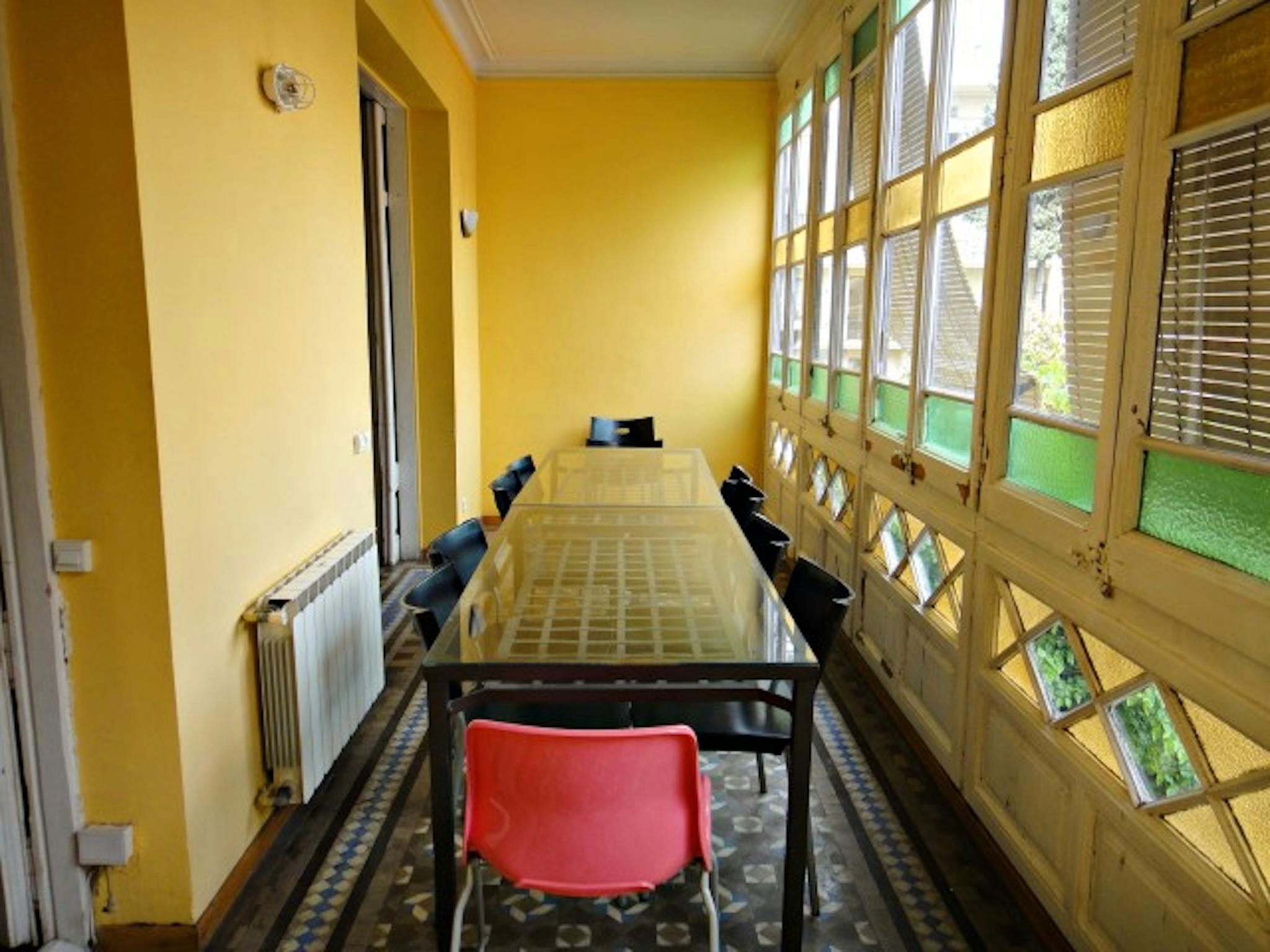 Menjador de Pis per a compartir en  Barcelona Capital amb Calefacció, Jardí privat i Moblat