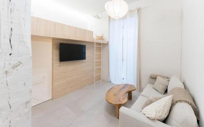 Living room of Flat for sale in  Madrid Capital  with Air Conditioner, Heating and Furnished