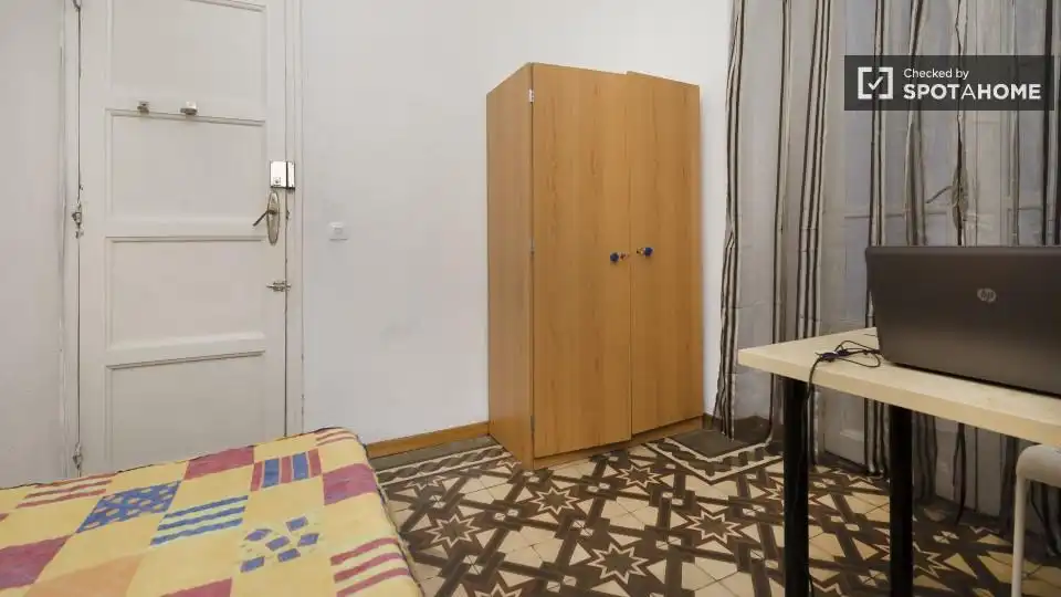 Bedroom of Flat for share in Madrid  with Air Conditioner, Heating and Terrace