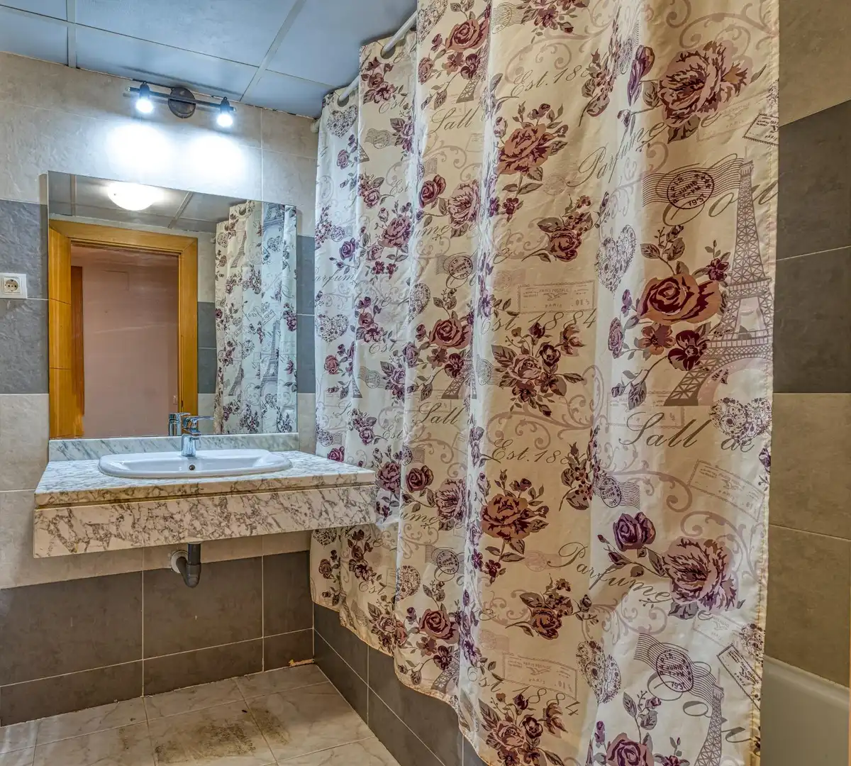 Baño de Piso en venta en Yebes con Aire acondicionado, Calefacción y Jardín privado