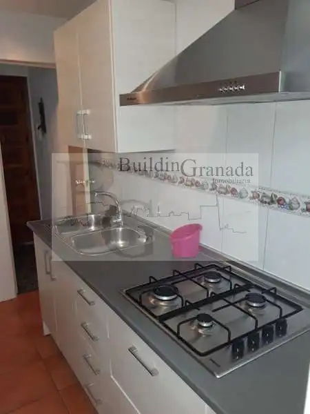Cocina de Piso de alquiler en Granada con Terraza y Microondas