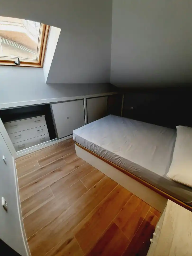 Habitación de Apartamento de alquiler en Úbeda con Aire acondicionado y Amueblado