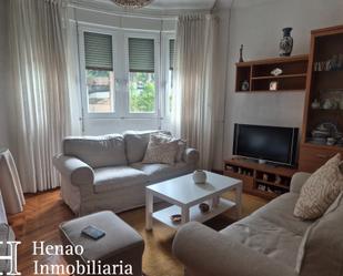 Sala d'estar de Pis en venda en Bilbao  amb Balcó