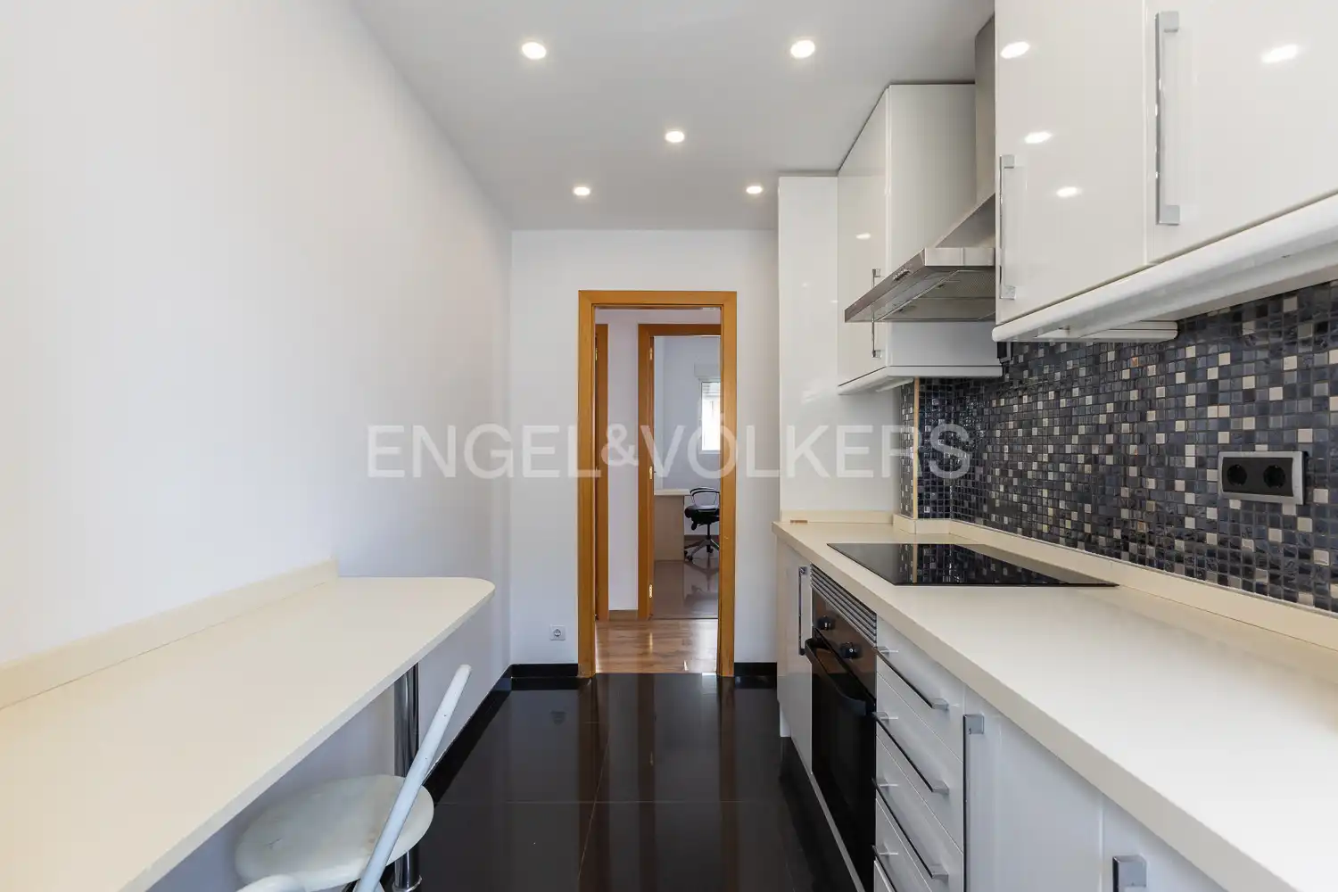 Küche von Dachboden zur Miete in Valencia mit Heizung, Terrasse und Abstellraum