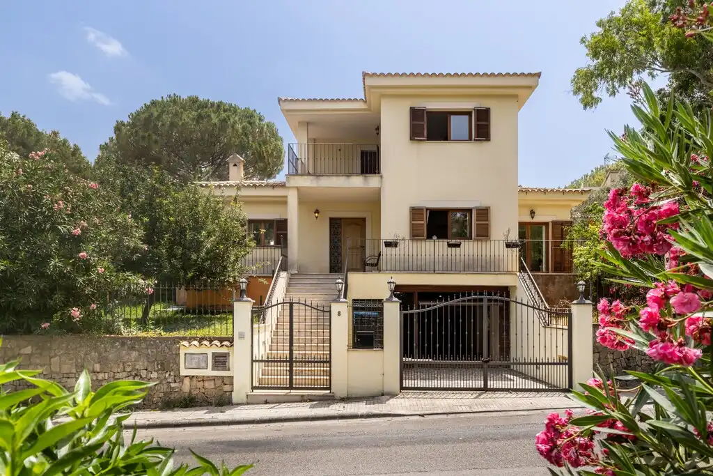 Vista exterior de Casa o xalet en venda en Alcúdia amb Jardí privat, Terrassa i Piscina