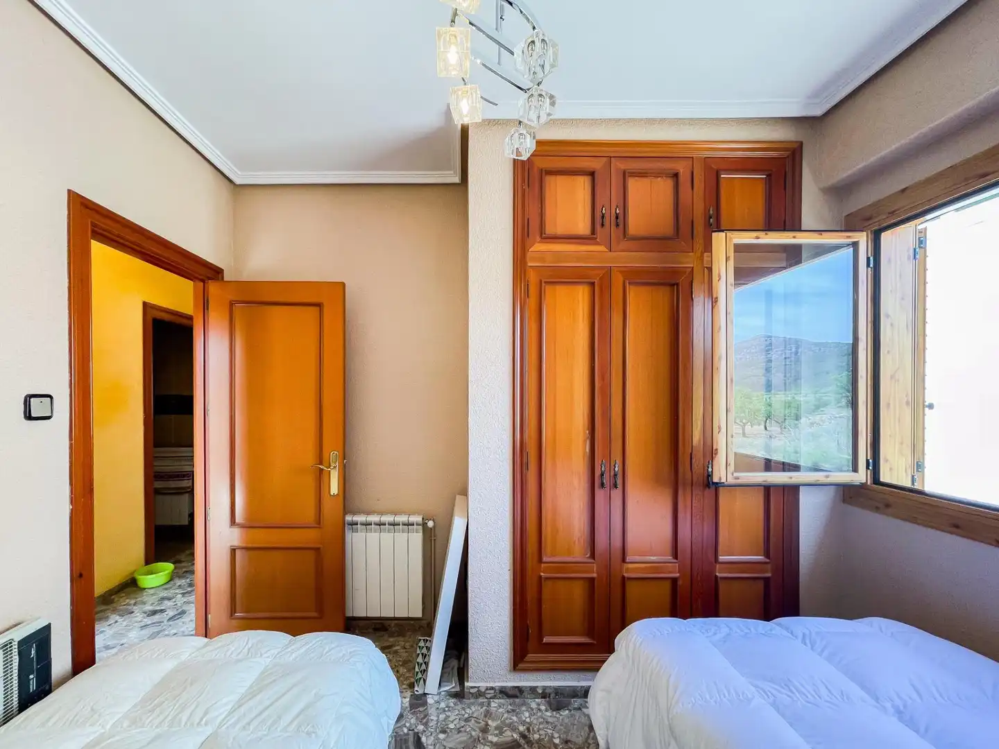 Dormitori de Casa o xalet en venda en Chera amb Calefacció, Terrassa i Traster