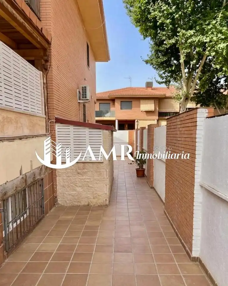 Exterior view of Detached homes for sale in Seseña  with Air Conditioner, Heating and Private garden