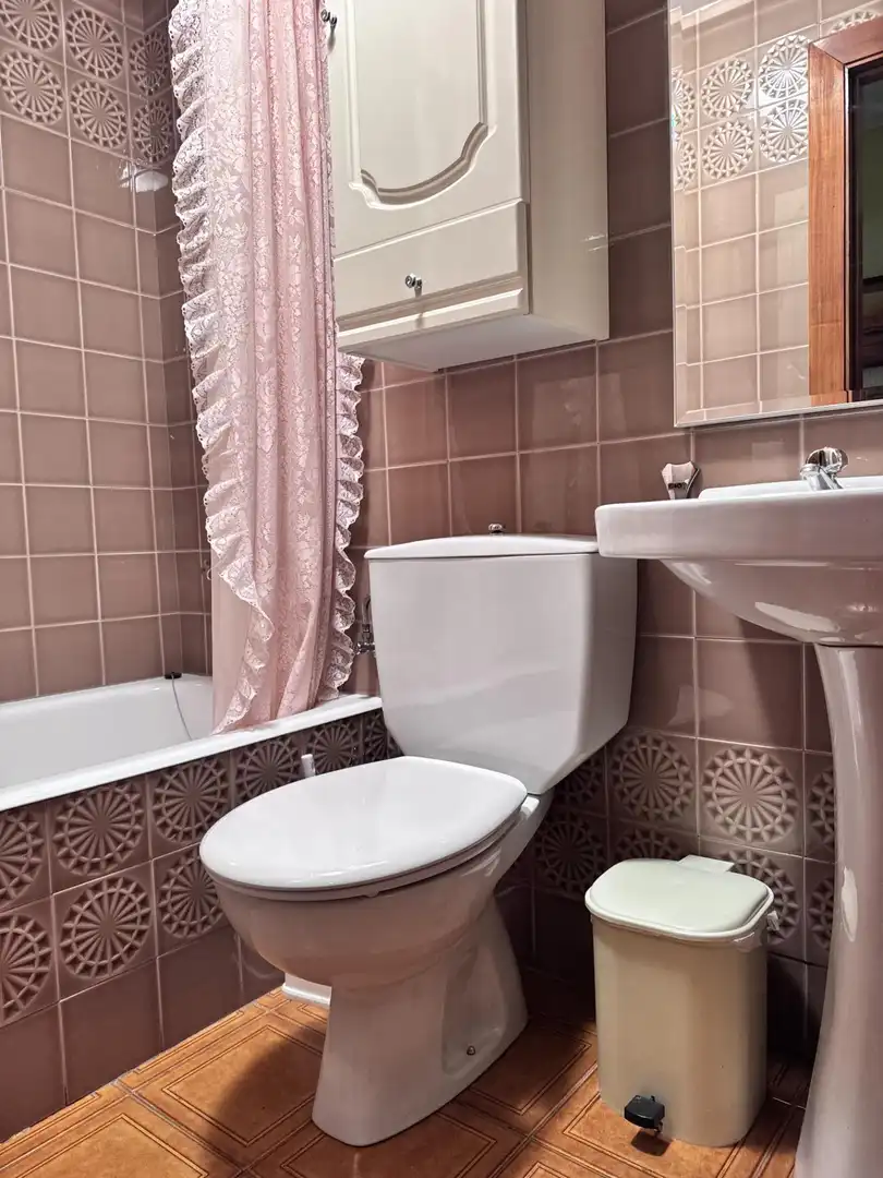 Baño de Piso en venta en Oviedo  con Terraza