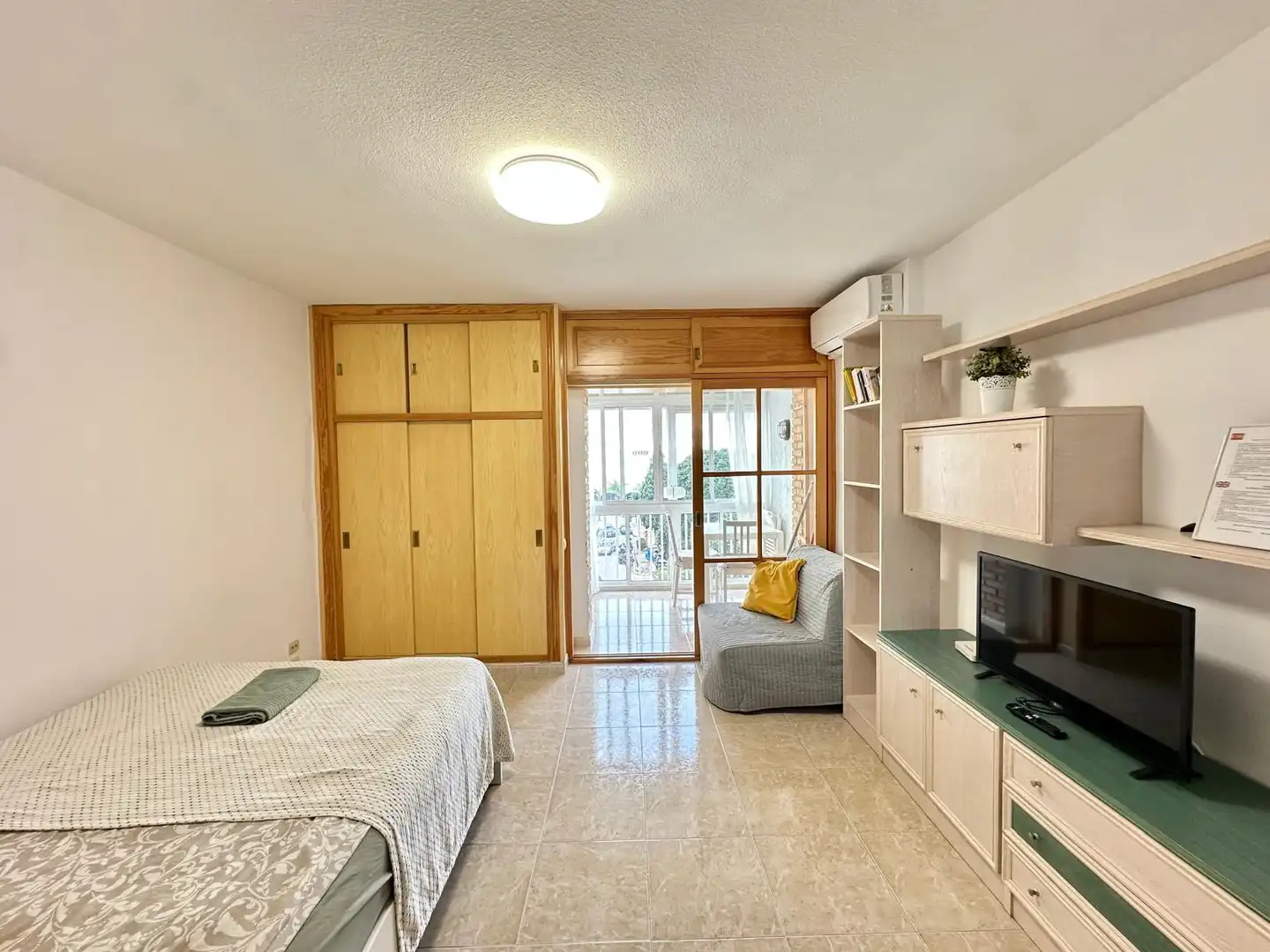 Apartment with pool for sale in Calle Luis Vives, imagen 3