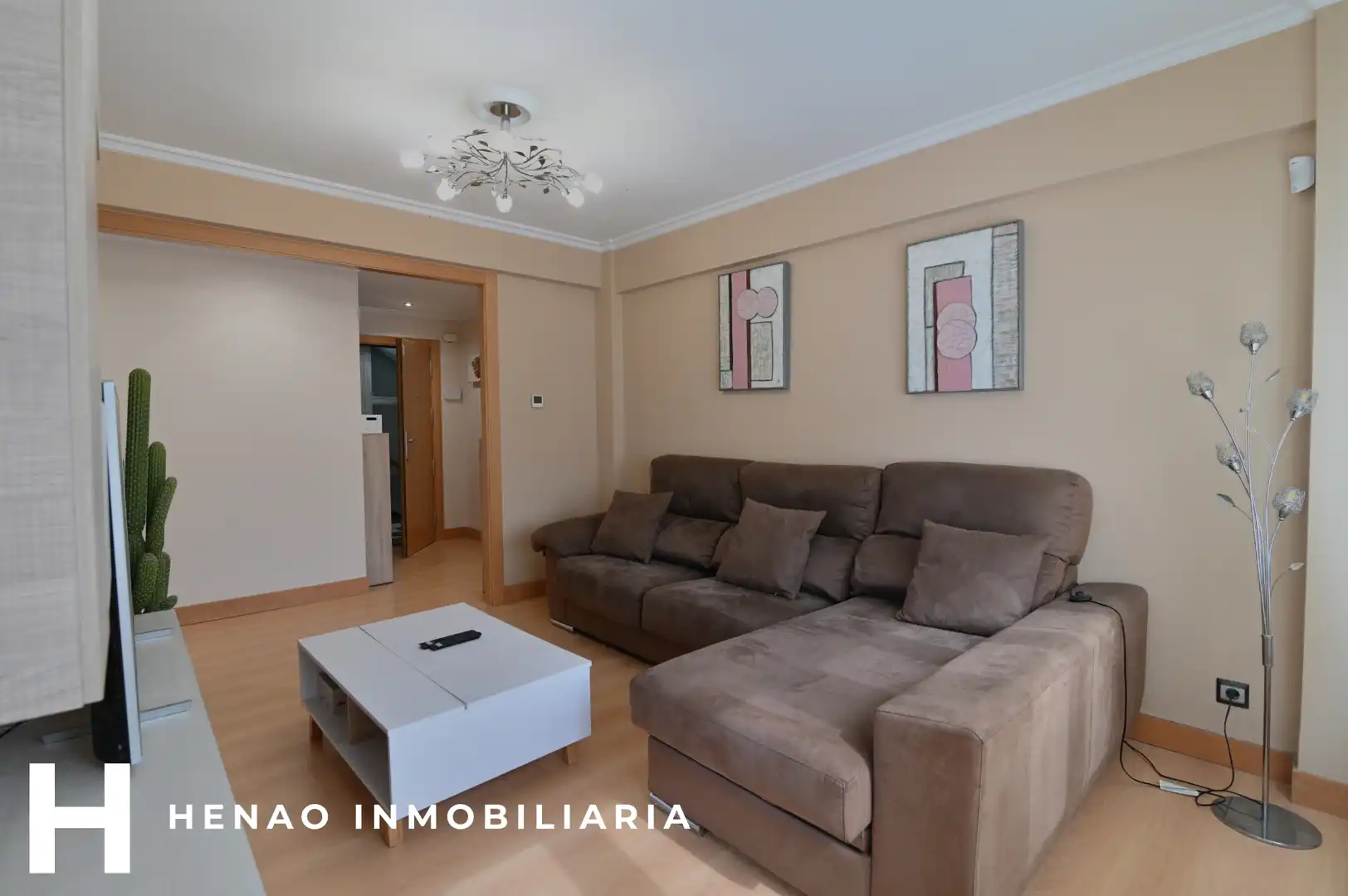 Sala d'estar de Pis en venda en Alonsotegi amb Calefacció, Terrassa i Moblat