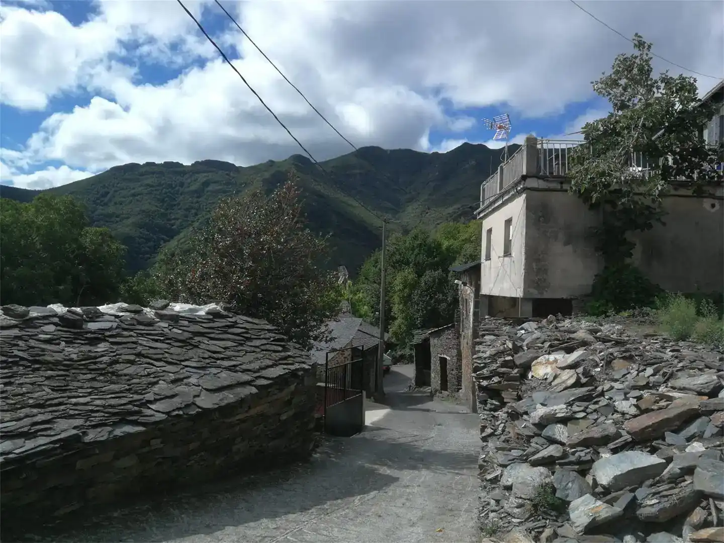 Vista exterior de Dúplex en venta en Oencia con Amueblado