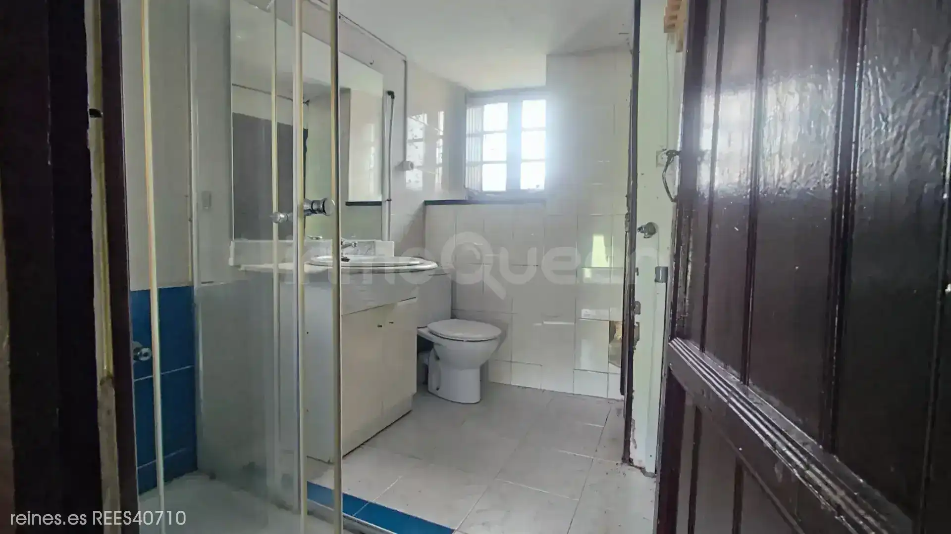 Baño de Casa adosada en venta en Morcín con Calefacción, Terraza y Amueblado