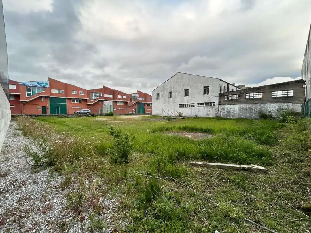 Terreno industrial de alquiler en Santa Cruz de Bezana