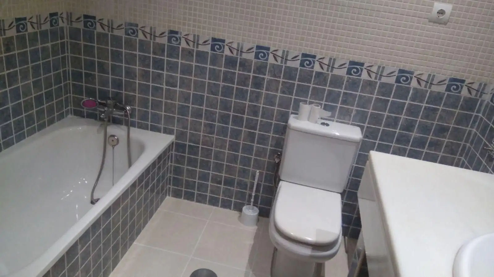 Baño de Piso de alquiler en Málaga con Aire acondicionado, Calefacción y Terraza