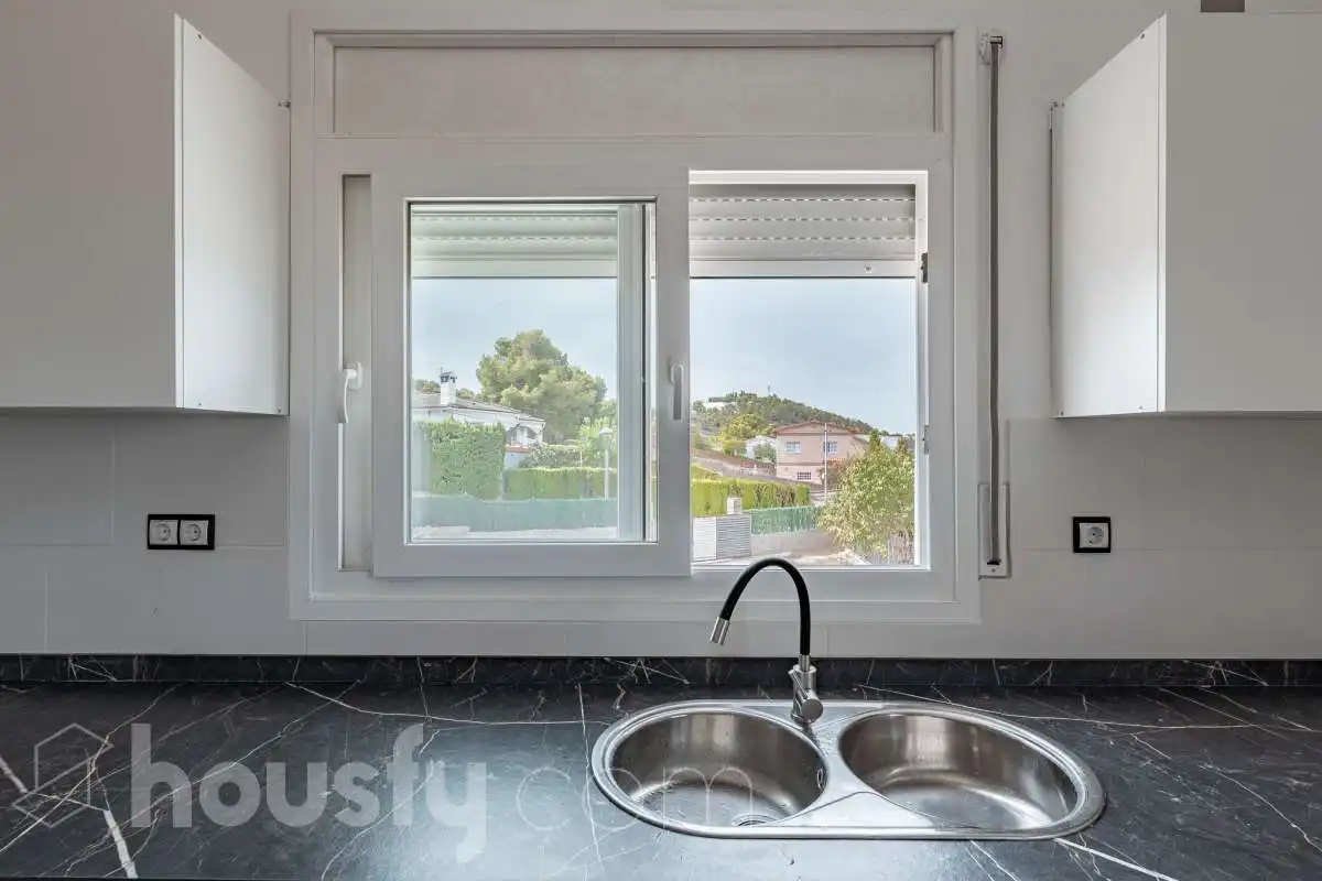 Cuina de Casa o xalet en venda en Calafell amb Jardí privat, Terrassa i Traster