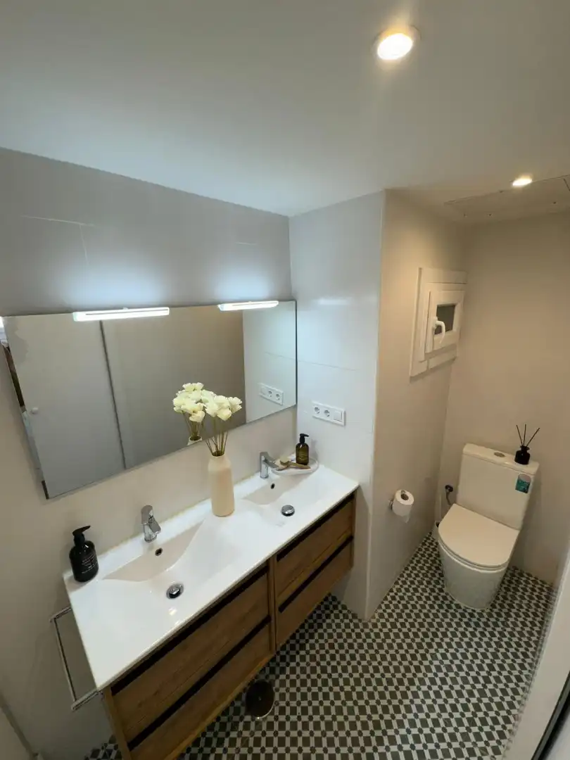 Badezimmer von Wohnung zur untervermieten in Madrid mit Klimaanlage, Heizung und Möbliert