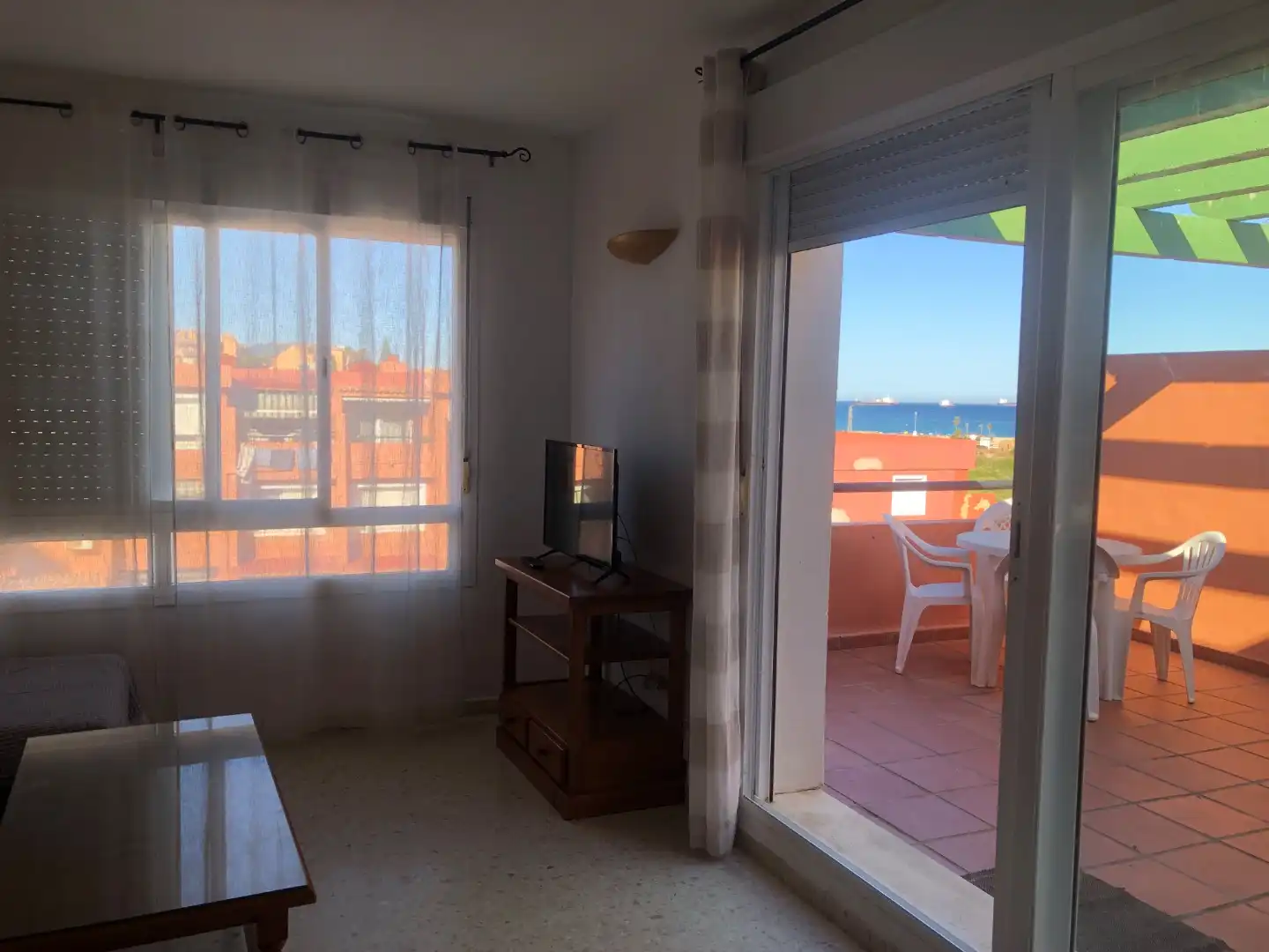 Wohnzimmer von Wohnungen zur Miete in Algeciras mit Terrasse, Schwimmbad und Möbliert
