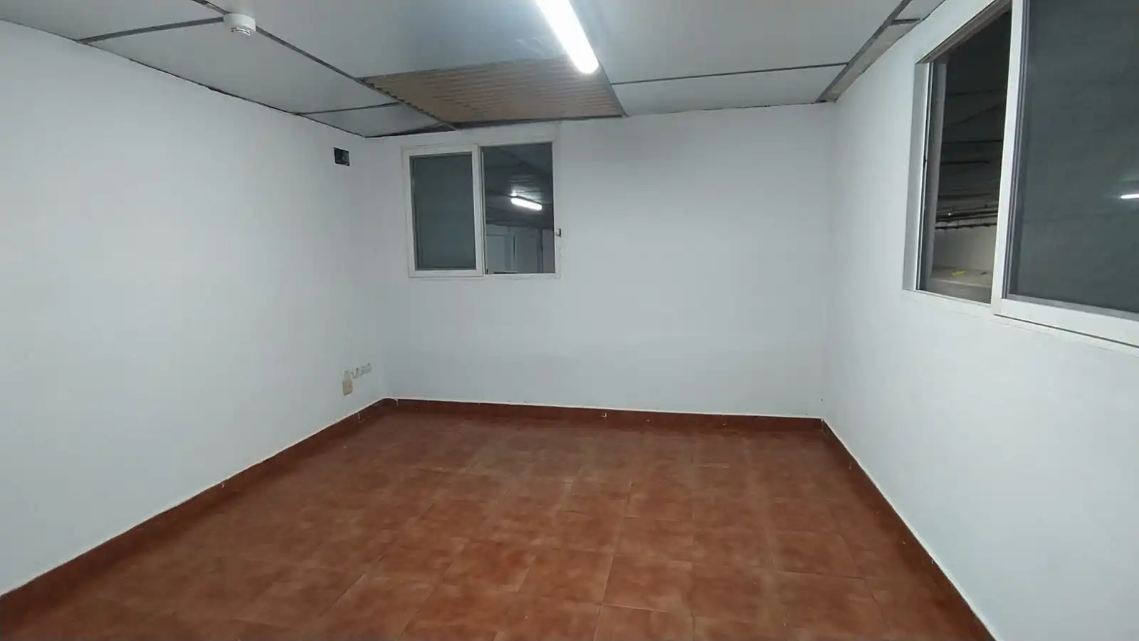 Nau industrial de lloguer en Xirivella amb Alarma