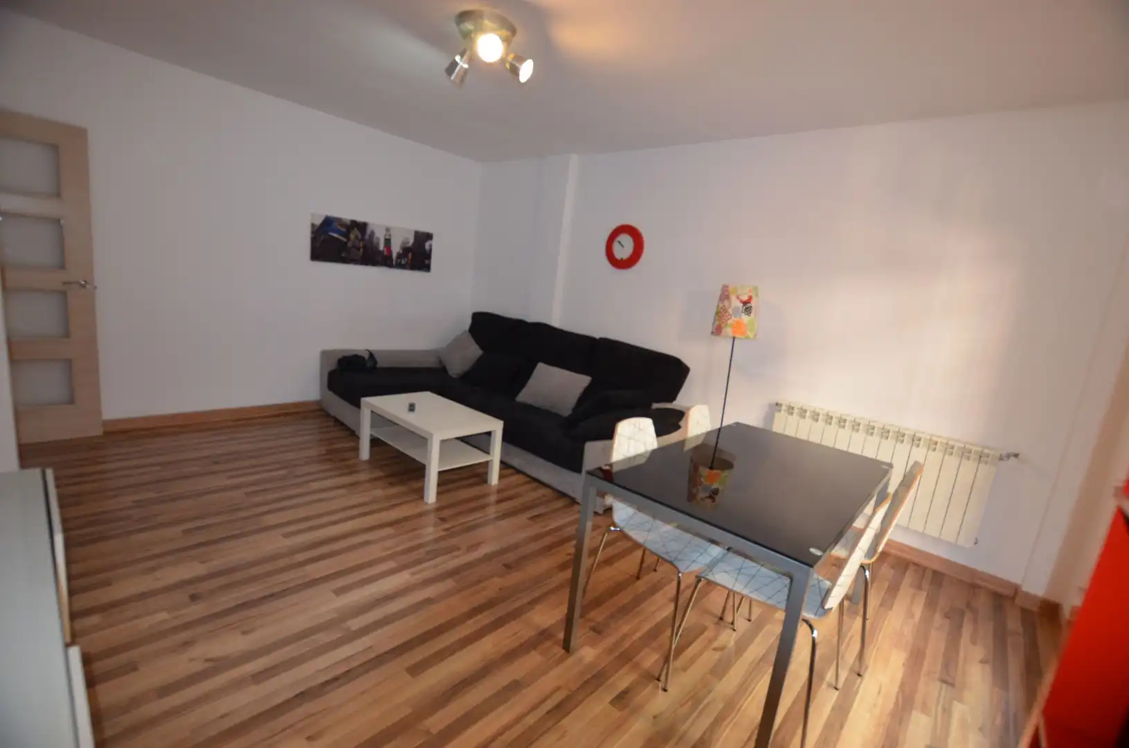 Living room of Flat for rent in  Granada Capital  with Heating, Parquet flooring and Furnished