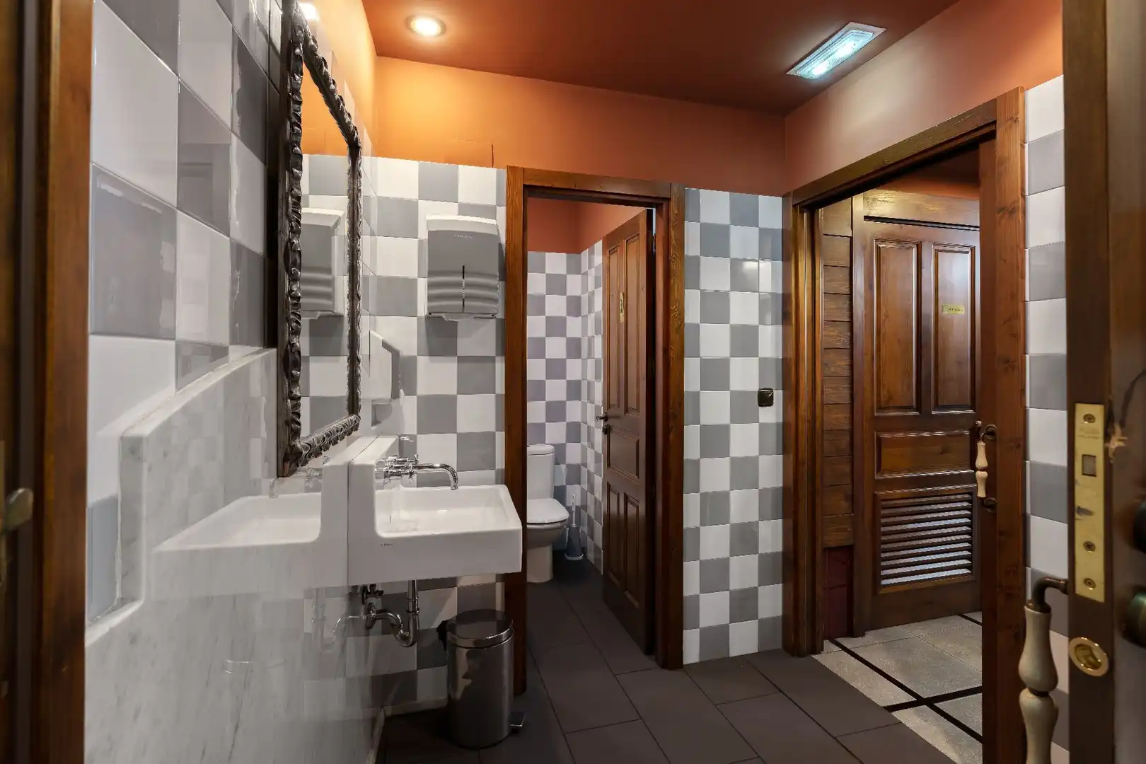 Baño de Local en venta en Tolosa con Aire acondicionado y Amueblado