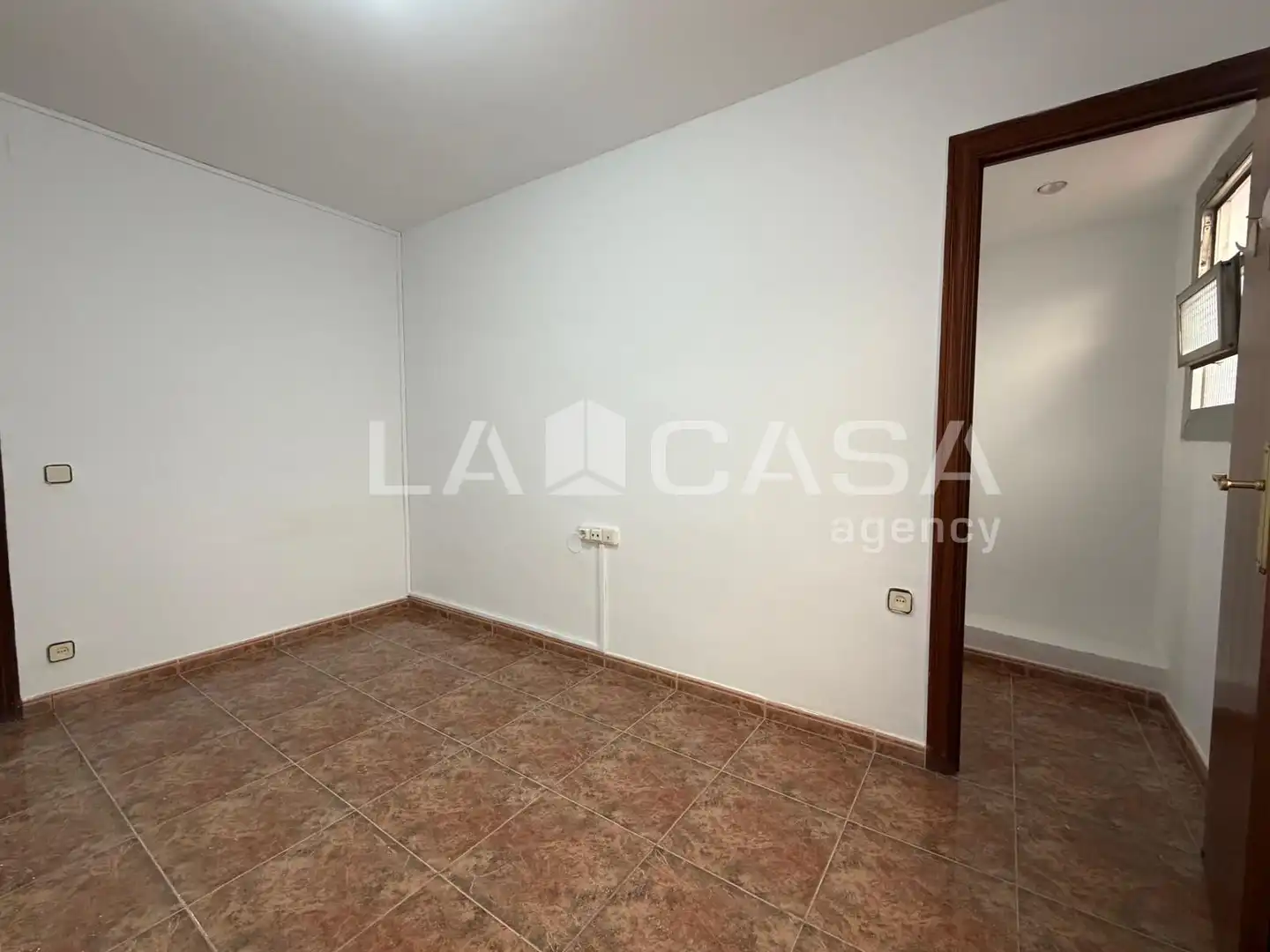 Wohnung zum Verkauf in Santa Coloma de Gramenet mit Heizung, Terrasse und Abstellraum
