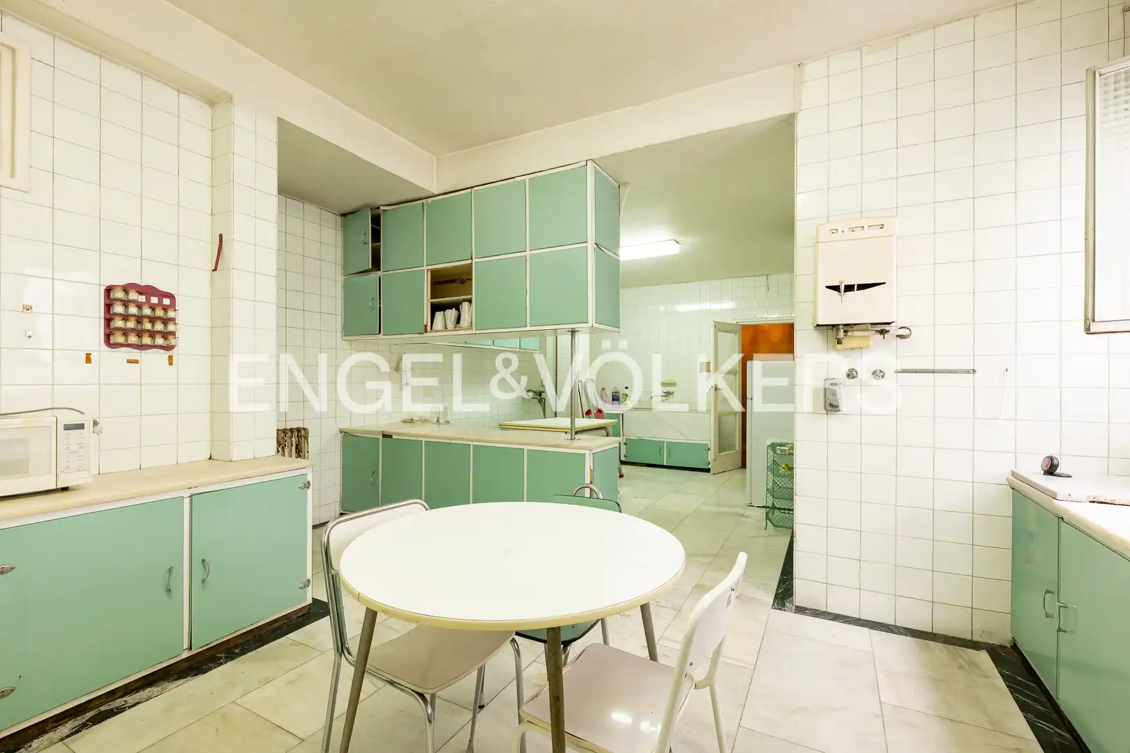 Küche von Wohnung zum Verkauf in Madrid mit Heizung, Parkett und Abstellraum